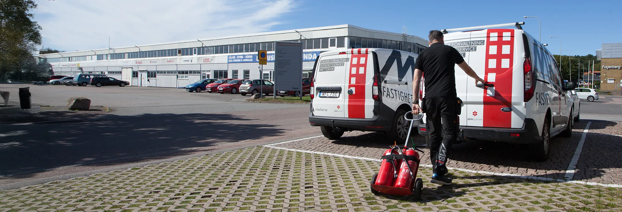 Brandskyddsarbete med service av brandsläckare